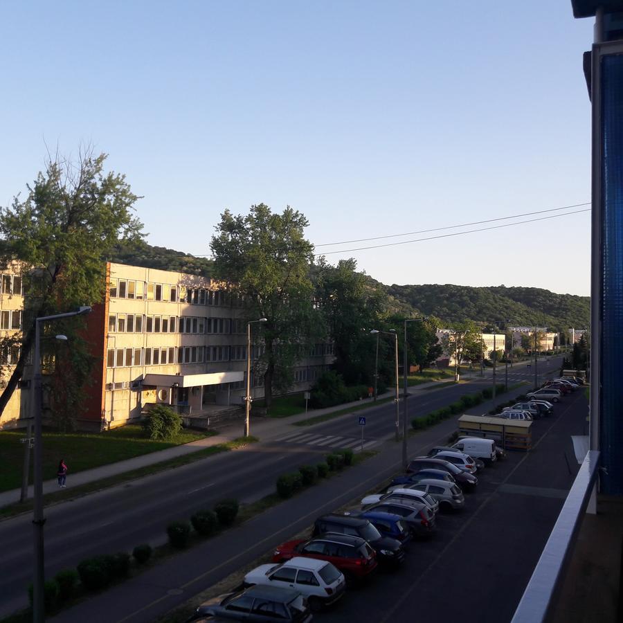 Studio 18 Apartman Kazincbarcika Exterior photo